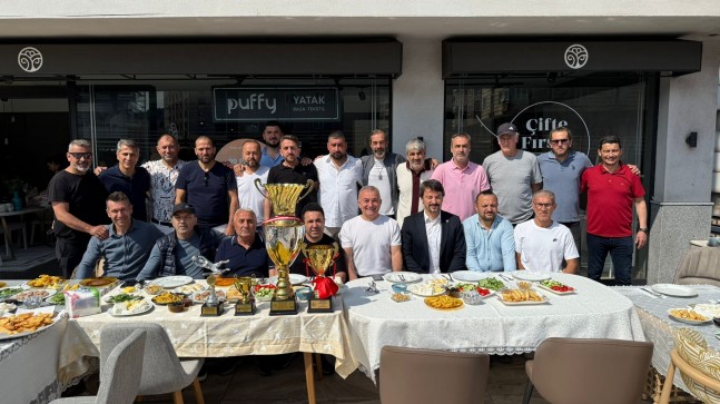 Turgut Tanyıldız Masterler şampiyonluğu kahvaltıda kutladı.