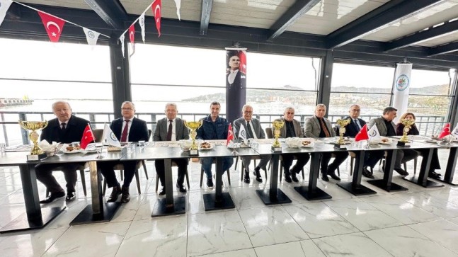 BAŞKAN POSBIYIK, BELEDİYESPOR BASKETBOL ALT YAPI SPORCULARINI AĞIRLADI