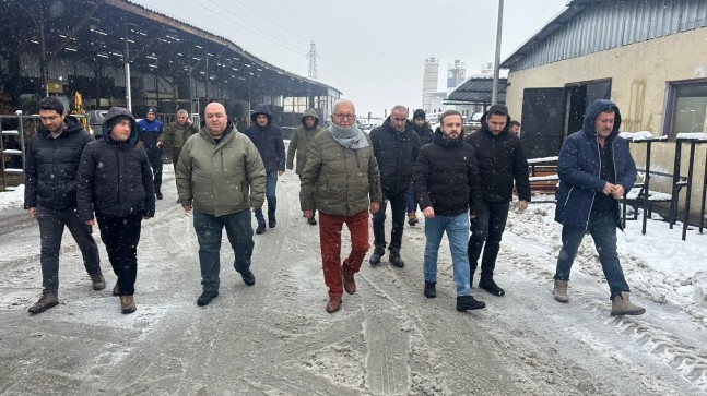 BAŞKAN POSBIYIK, KARLA MÜCADELE ÇALIŞMALARINI SAHADA DENETLEDİ