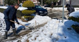 KDZ. EREĞLİ’DE YOLLAR VE KALDIRIMLAR KARDAN TEMİZLENİYOR
