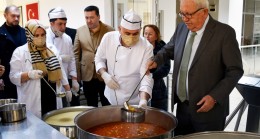 KDZ. EREĞLİ BELEDİYESİ, SICAK YEMEKLE GÖNÜLLERİ ISITIYOR