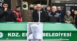 NİHAT ÖZDEMİR İÇİN BELEDİYE ÖNÜNDE TÖREN DÜZENLENDİ