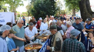 KDZ. EREĞLİ BELEDİYESİ, BİNLERCE AŞURE DAĞITTI