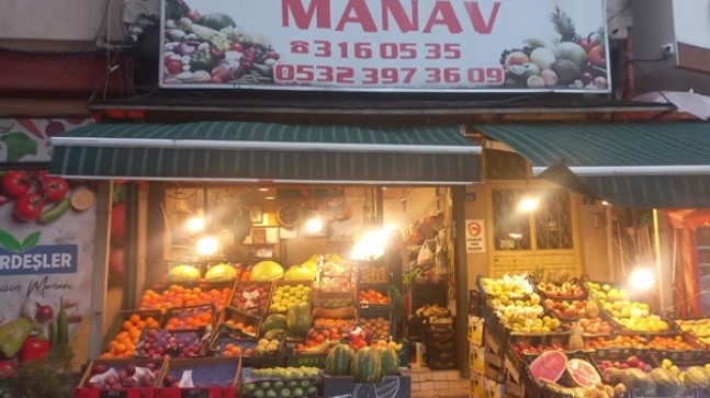 Kardeşler manavı Volkan Kış Ortasında Taze Erik Getiriyor!