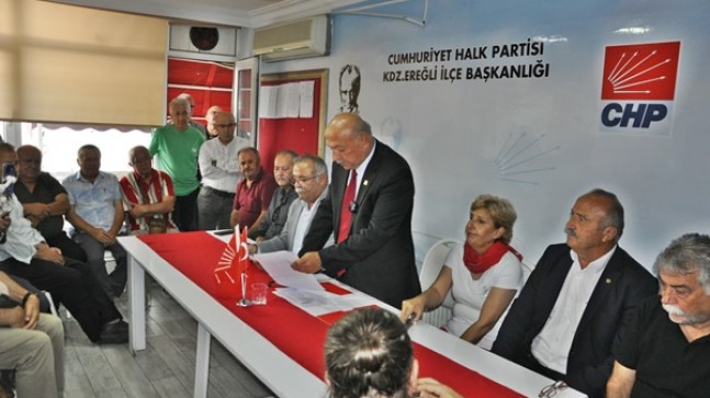 Asım Bozkurt CHP İlçe başkanlığı Adaylığını Büyük Bir Kalabalık Partili ile Açıkladı