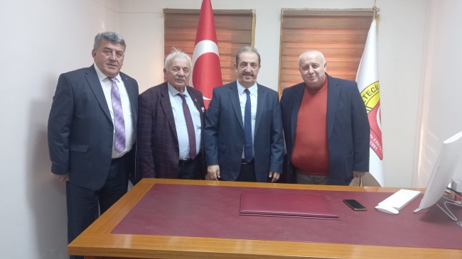 Yazıcıoğlu Şirketler Grubu’nun Yönetim Kurulu Başkan Vekili İrfan Yazıcıoğlu, 10 Ocak Çalışan Gazeteciler Günü dolayısıyla Karadeniz Ereğli Gazeteciler Derneği’ni (EGD) ziyaret etti.