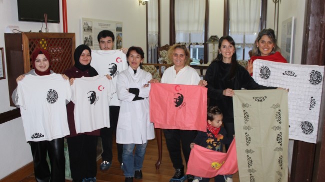 ATATÜRK ODAKLI TAHTA BASKI ATÖLYESİNDE ANLAMLI ANLAR