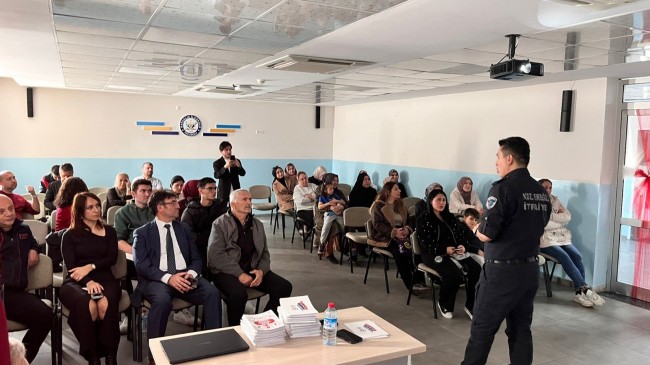 VELİLERE, ‘EVDE GÜVENLİ YAŞAM’ SEMİNERİ VERİLDİ