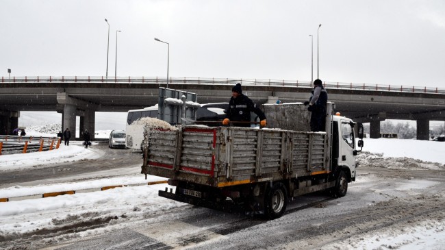 KDZ. EREĞLİ BELEDİYESİ KARLA MÜCADELEYİ KESİNTİSİZ SÜRDÜRÜYOR