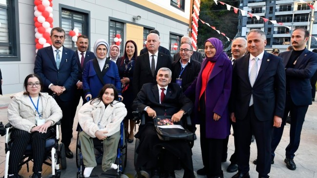 Başkan İsmail Şentürk’e, Emine Erdoğan’dan Övgü Dolu Sözler!…