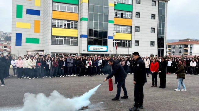 KDZ. EREĞLİ BELEDİYESİ 1030 KİŞİYİ DEPREM TATBİKATLARIYLA BİLGİLENDİRDİ