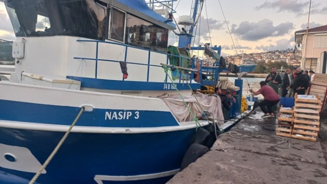 Kurucaşileli NASİP 3 Balıkçı Teknesi Palamut İçin Ereğli’de